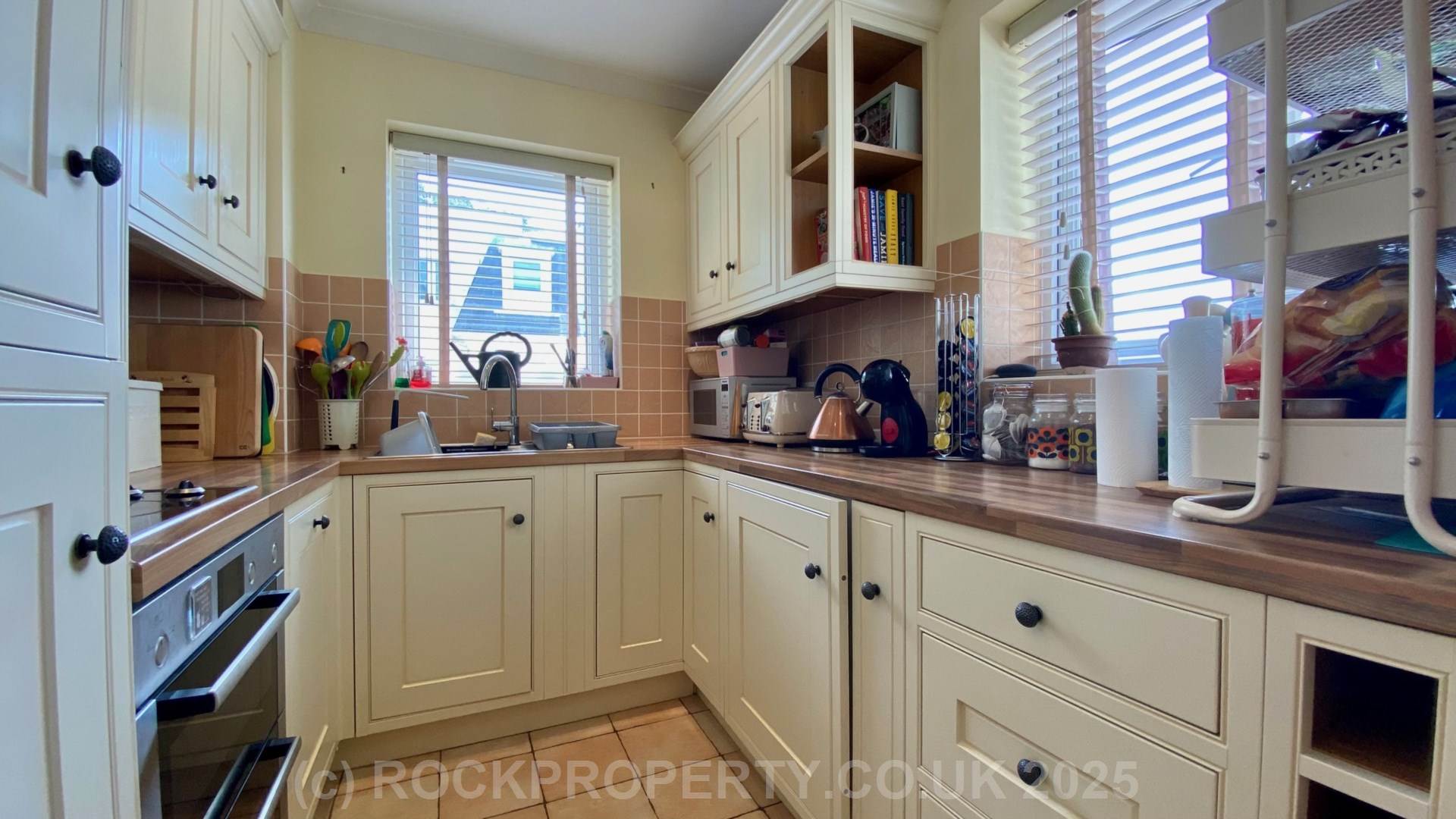 SPACIOUS 2 BED + BALCONY, Woodville Apartments, St Saviour's Road, Image 9