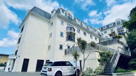 SPACIOUS 2 BED + BALCONY, Woodville Apartments, St Saviour's Road, Image 1