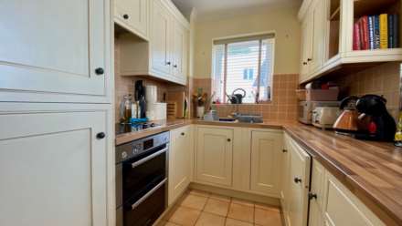 SPACIOUS 2 BED + BALCONY, Woodville Apartments, St Saviour's Road, Image 10