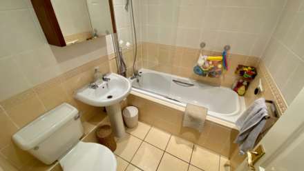 SPACIOUS 2 BED + BALCONY, Woodville Apartments, St Saviour's Road, Image 17