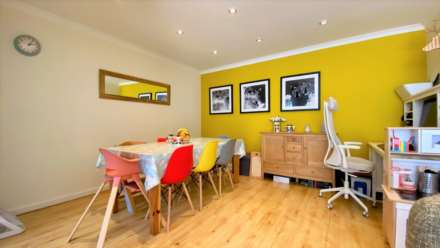 SPACIOUS 2 BED + BALCONY, Woodville Apartments, St Saviour's Road, Image 3