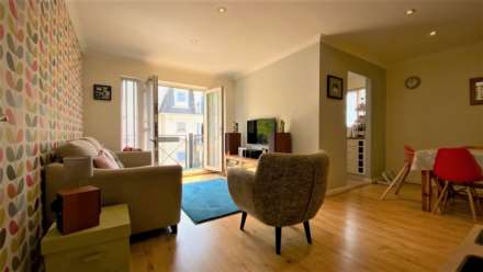 SPACIOUS 2 BED + BALCONY, Woodville Apartments, St Saviour's Road, Image 6