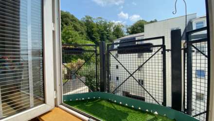 SPACIOUS 2 BED + BALCONY, Woodville Apartments, St Saviour's Road, Image 7