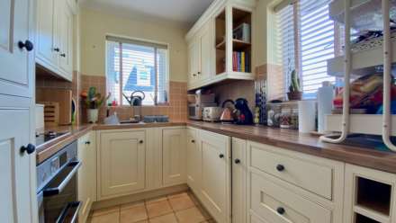 SPACIOUS 2 BED + BALCONY, Woodville Apartments, St Saviour's Road, Image 9