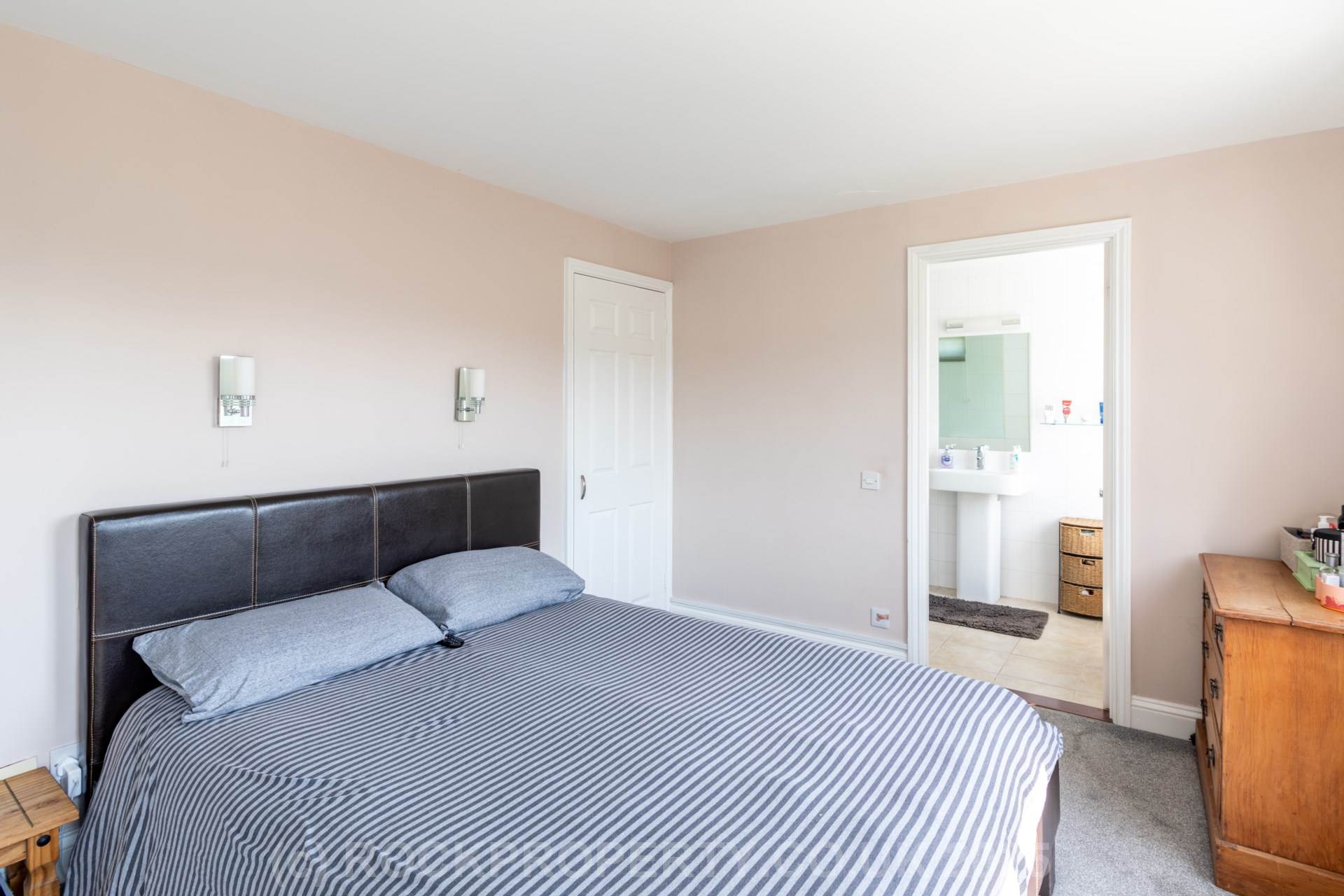 2 Bed with Fabulous Views, Garden & Parking, La Vallee De St. Pierre, St Lawrence, Image 13