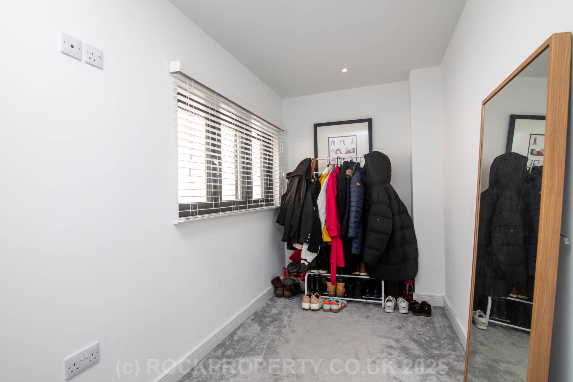 3 Bed Home with Patio & Parking, Town Outskirts, Image 10