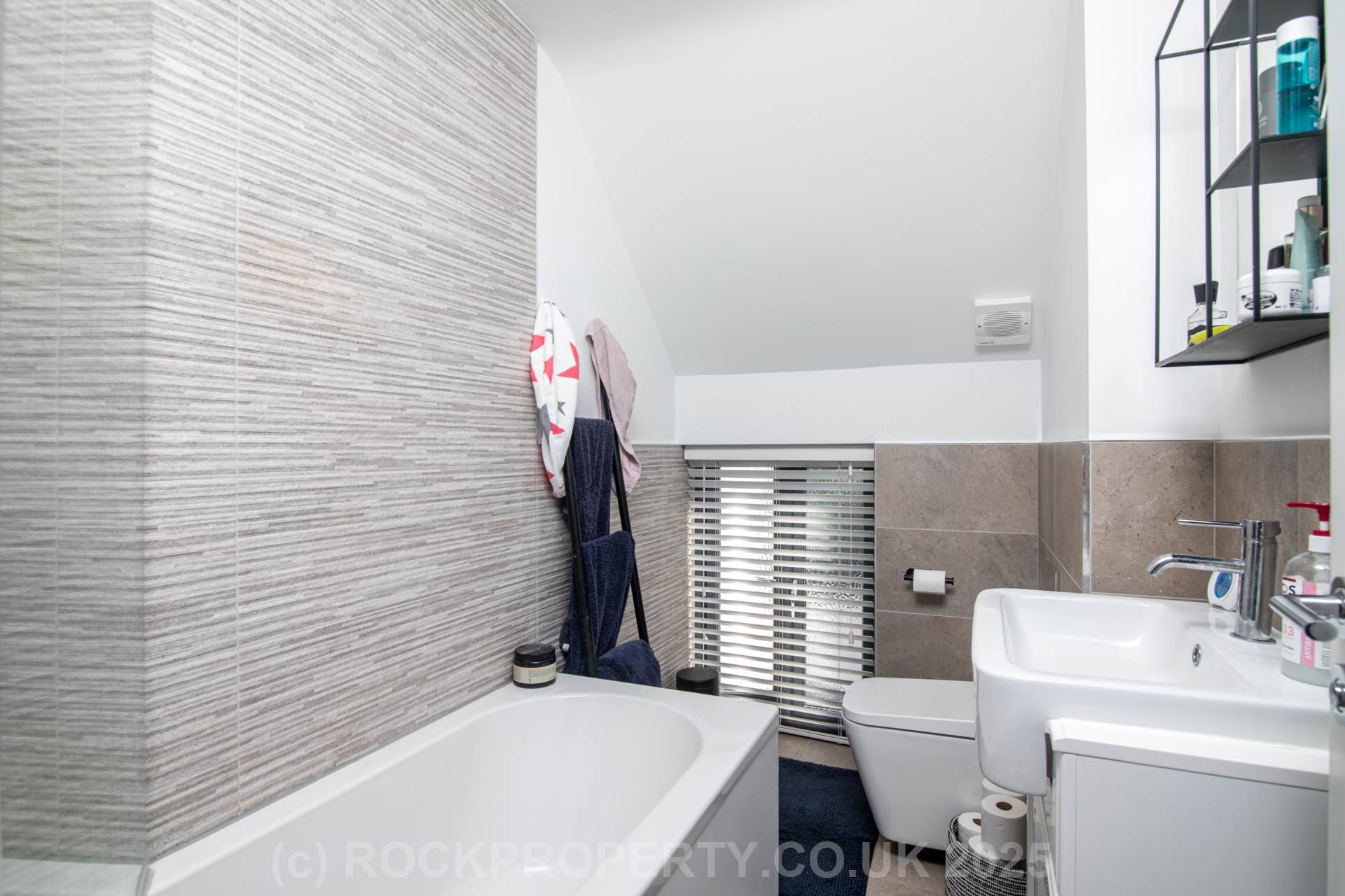 3 Bed Home with Patio & Parking, Town Outskirts, Image 15