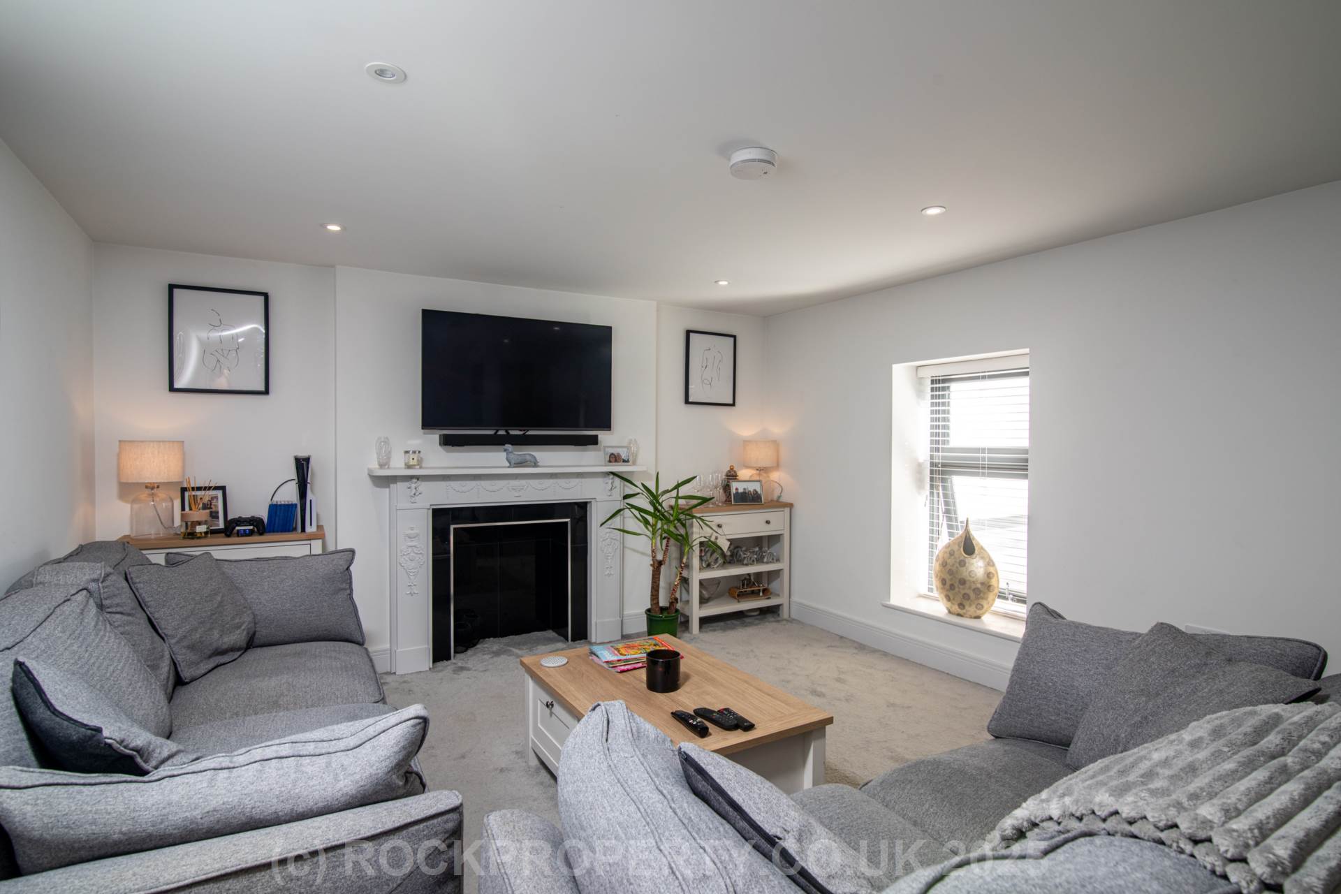 3 Bed Home with Patio & Parking, Town Outskirts, Image 4