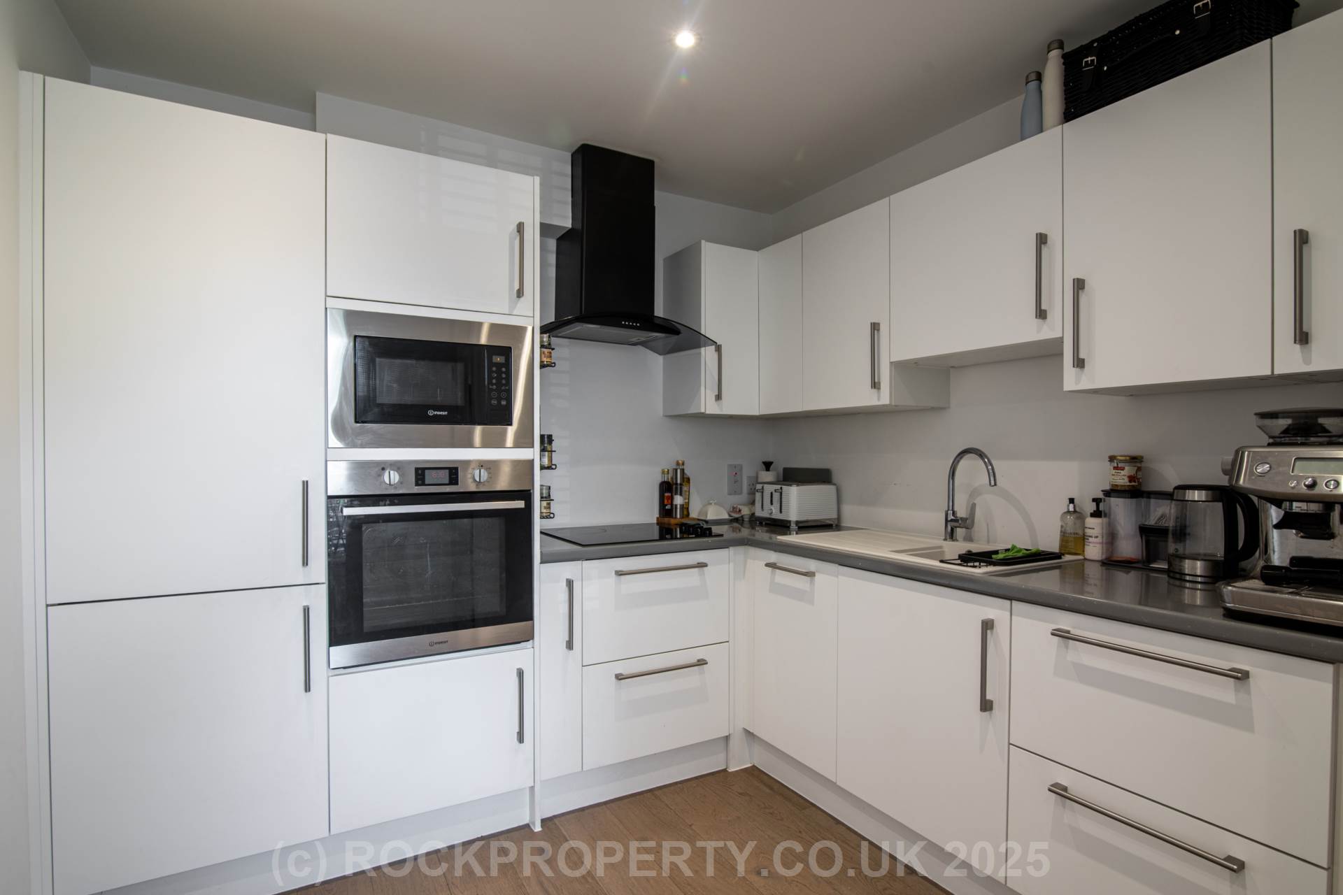 3 Bed Home with Patio & Parking, Town Outskirts, Image 7