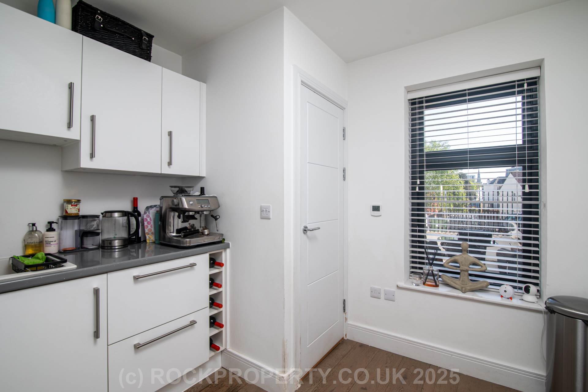 3 Bed Home with Patio & Parking, Town Outskirts, Image 9
