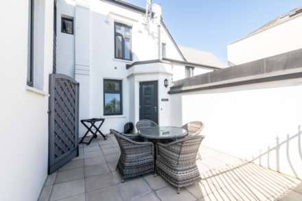 3 Bed Home with Patio & Parking, Town Outskirts
