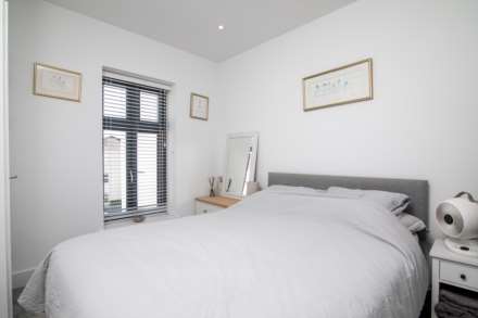 3 Bed Home with Patio & Parking, Town Outskirts, Image 12