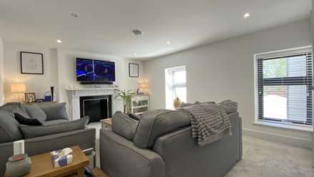 3 Bed Home with Patio & Parking, Town Outskirts, Image 5