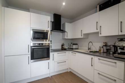 3 Bed Home with Patio & Parking, Town Outskirts, Image 7
