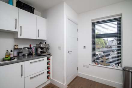 3 Bed Home with Patio & Parking, Town Outskirts, Image 9