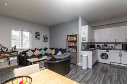 Spacious 2 Bed with Parking, Clarendon Road, St Helier, Image 2