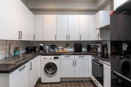 Spacious 2 Bed with Parking, Clarendon Road, St Helier, Image 6