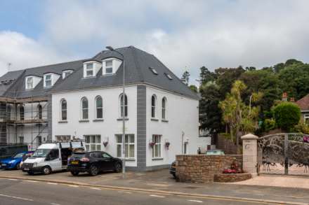 SPACIOUS 2 BED + PARKING, Leighton Court, St Aubin`s Inner Rd