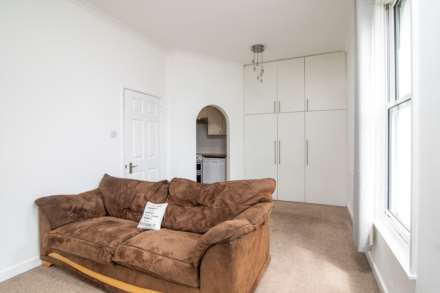 SPACIOUS 2 BED + PARKING, Leighton Court, St Aubin's Inner Rd, Image 4