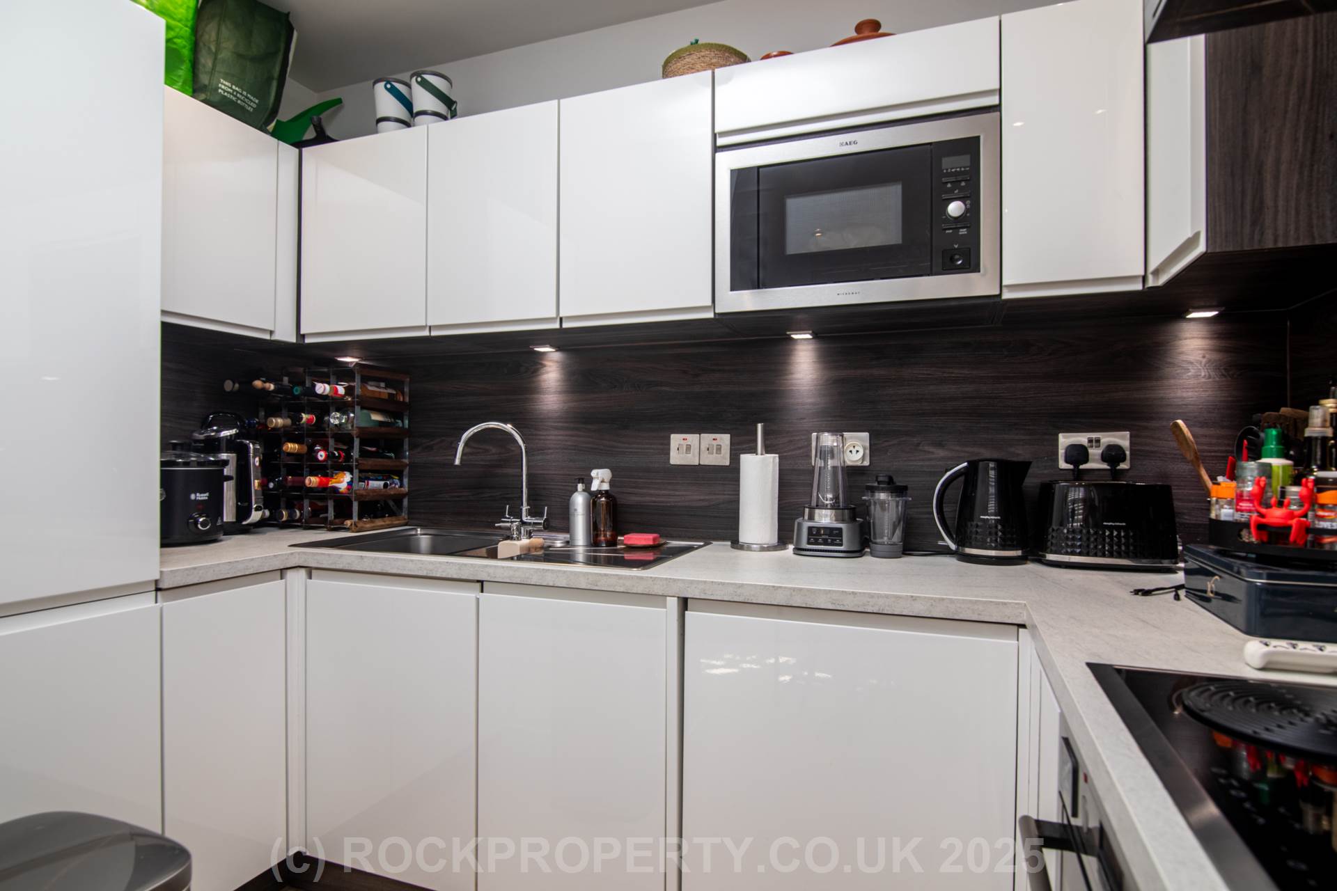 FABULOUS 1 BED PENTHOUSE, Central St Helier, Image 9