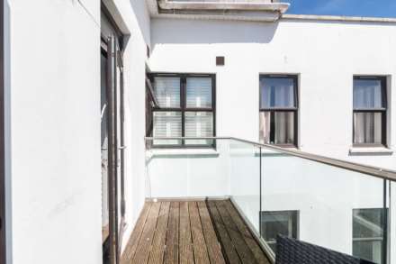 FABULOUS 1 BED PENTHOUSE, Central St Helier, Image 2