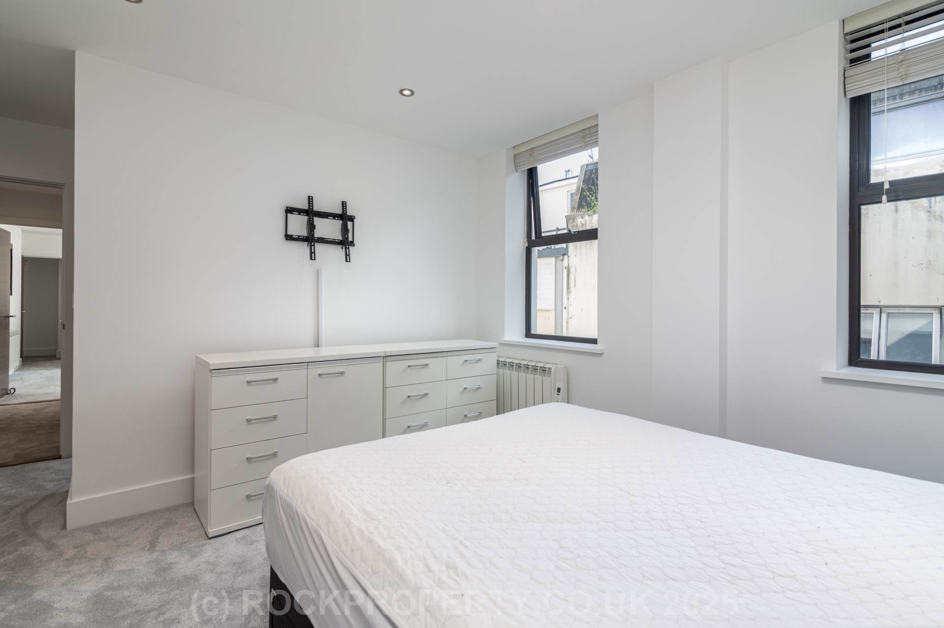 SUPERB 1 BED WITH W/F BALCONY, Bath Street, St Helier, Image 11