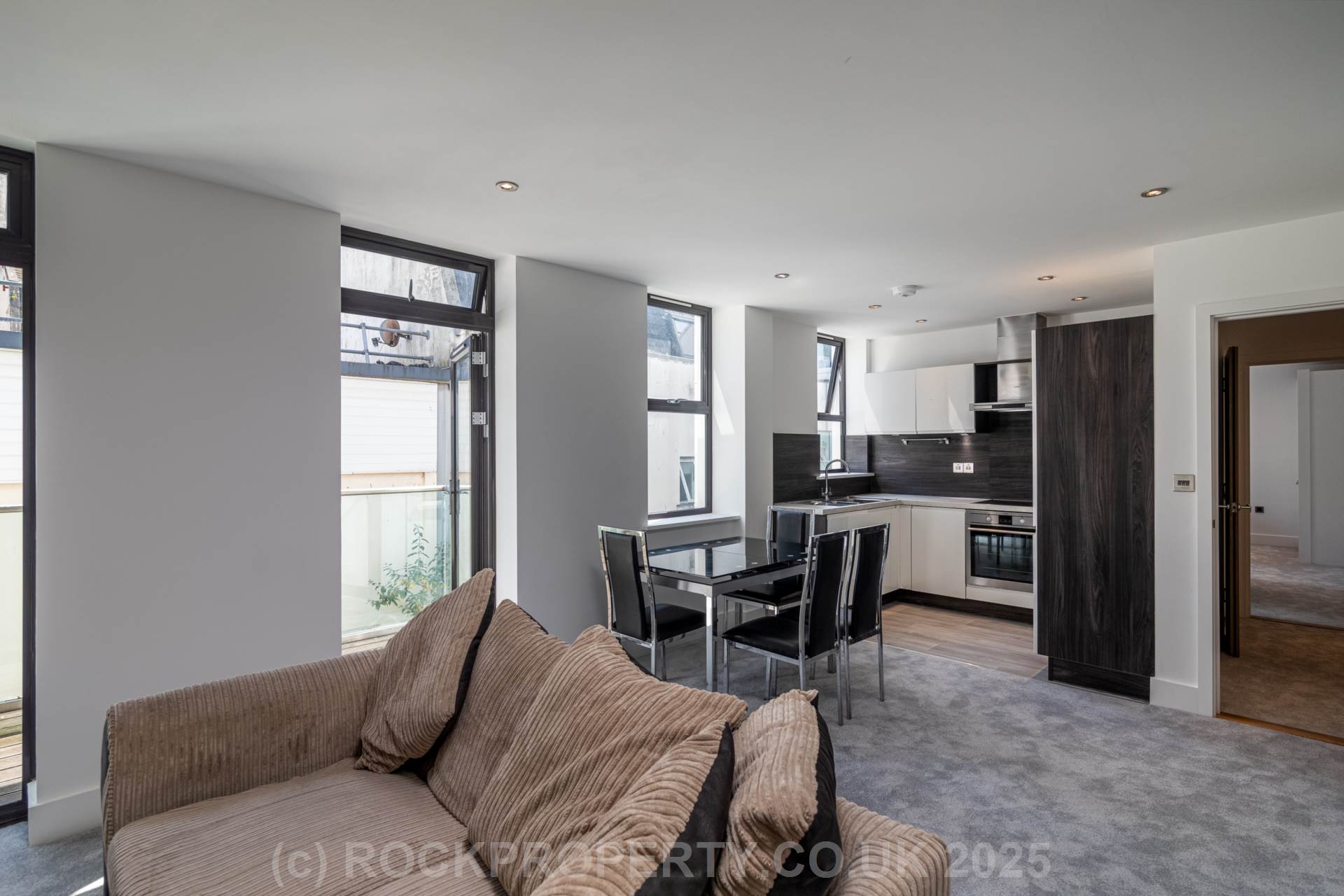 SUPERB 1 BED WITH W/F BALCONY, Bath Street, St Helier, Image 3