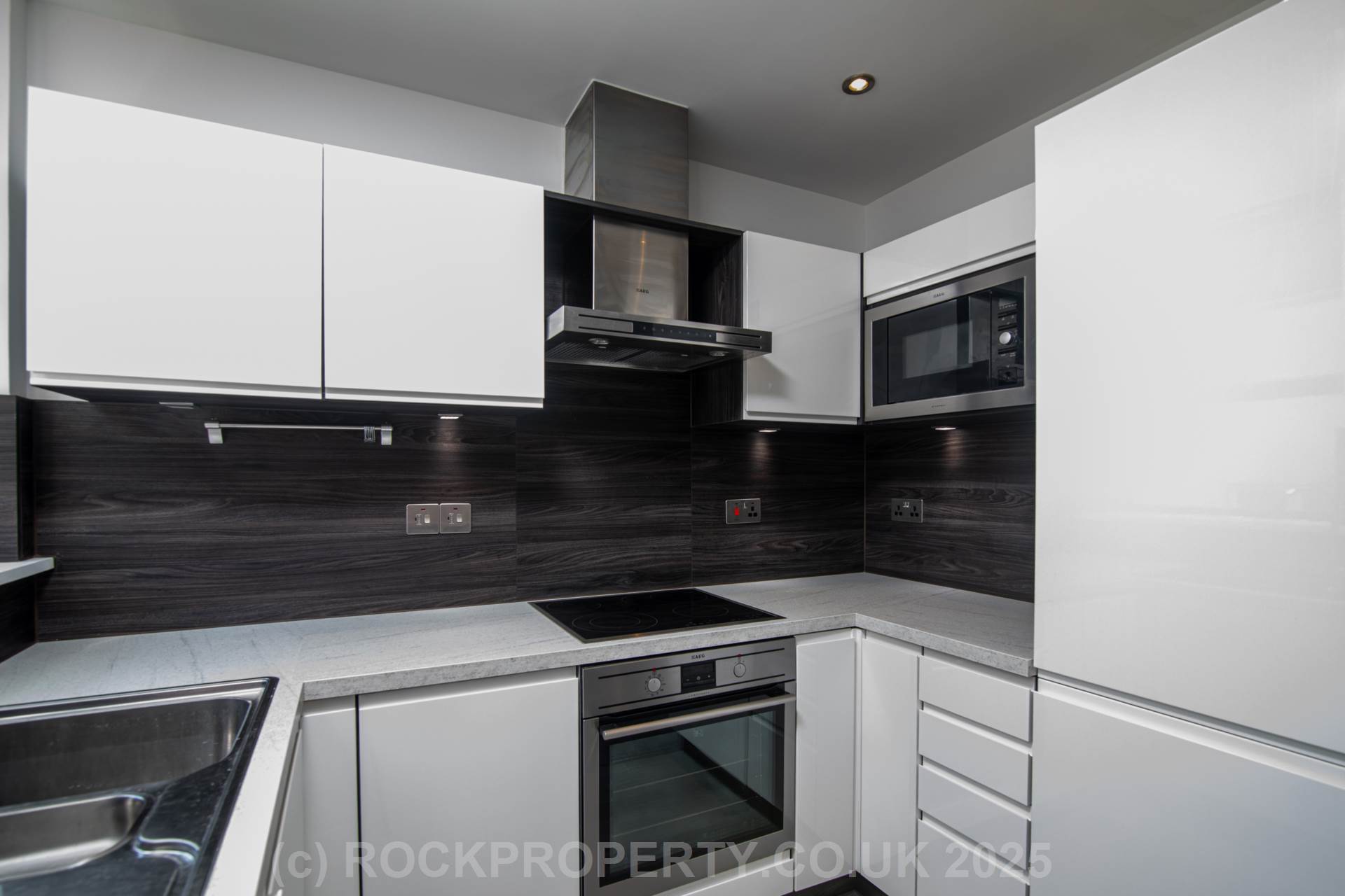 SUPERB 1 BED WITH W/F BALCONY, Bath Street, St Helier, Image 5