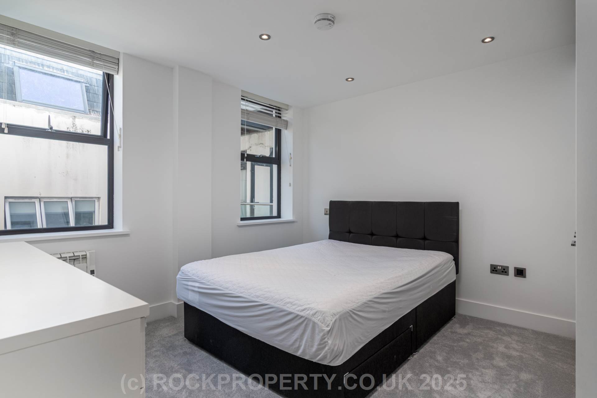 SUPERB 1 BED WITH W/F BALCONY, Bath Street, St Helier, Image 9