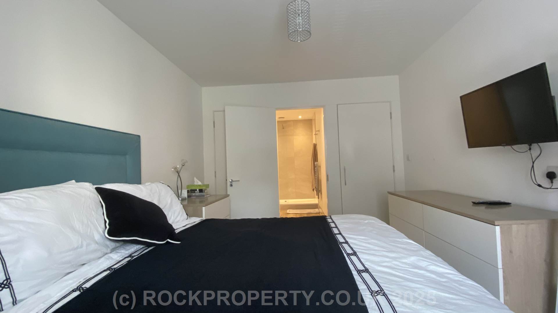 STUNNING 2 BED 2 BATH, Hilary Street, St Helier, Image 11