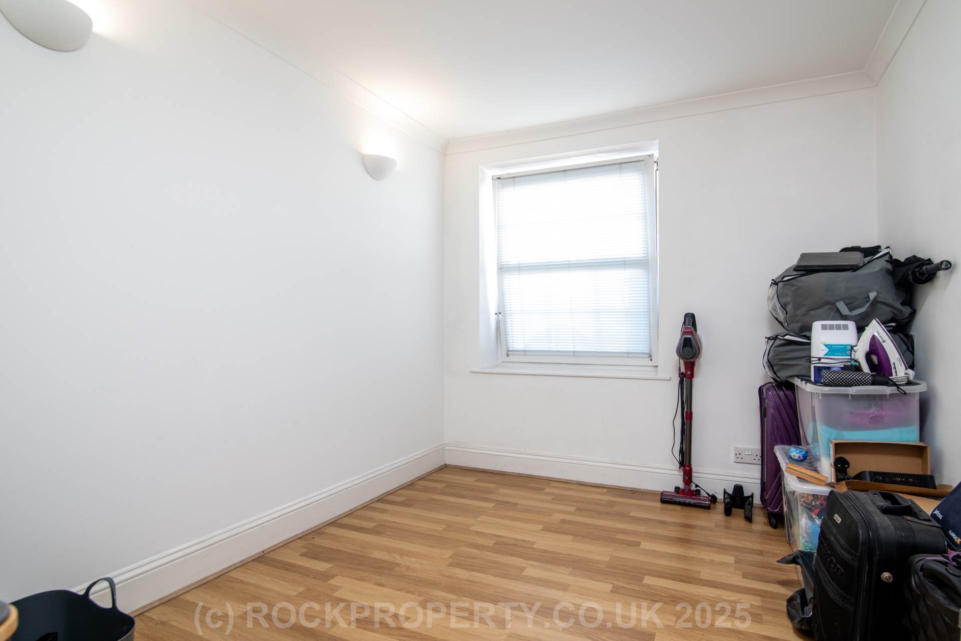 TWO DOUBLE BEDS + PARKING, Town Outskirts, Image 12
