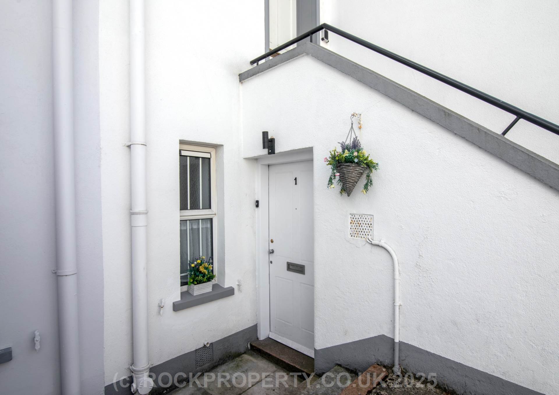 TWO DOUBLE BEDS + PARKING, Town Outskirts, Image 15