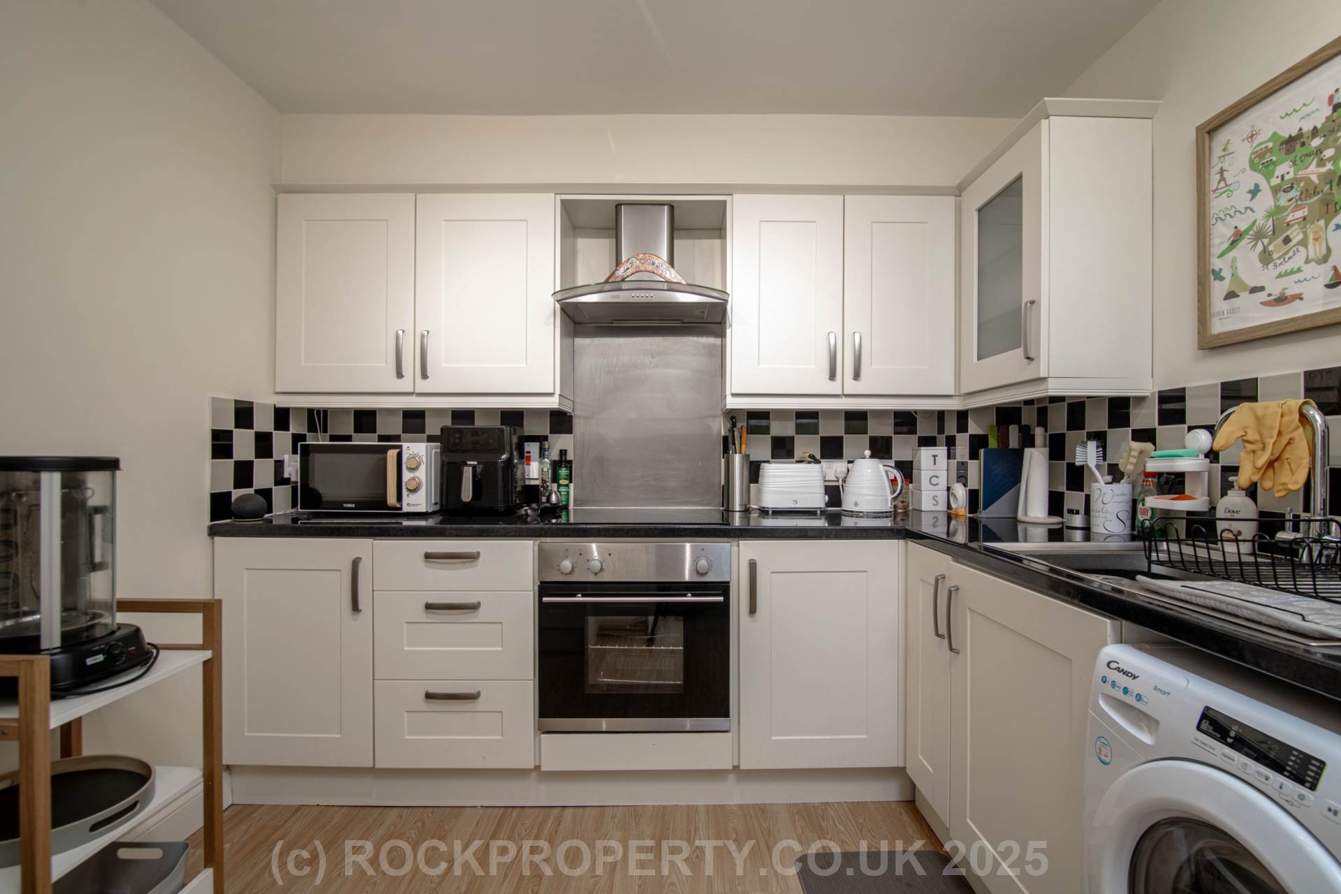 TWO DOUBLE BEDS + PARKING, Town Outskirts, Image 7