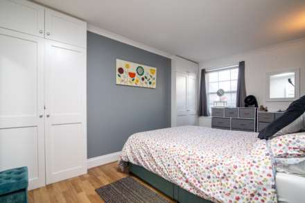 TWO DOUBLE BEDS + PARKING, Town Outskirts, Image 10