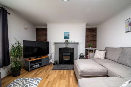 TWO DOUBLE BEDS + PARKING, Town Outskirts, Image 3