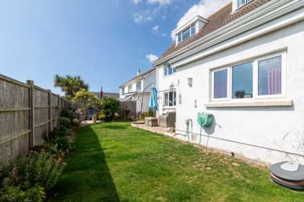 DETACHED 4 BED 2 BATH HOME, Le Clos Du Roncherez, St Brelade, Image 14