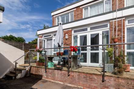 HUGE 2 DOUBLE BED + S/F TERRACE, La Grande Route Des Sablons, Grouville