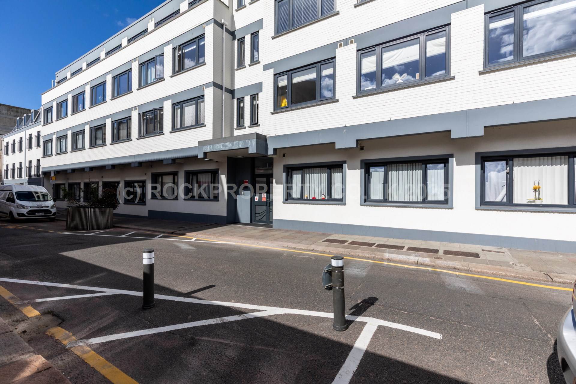 SPACIOUS 1 BED FLAT, St Helier, Image 1