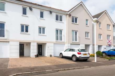 Substantial 4 Bed 3 Bath Family Home, Le Clos Vaze, St John's Road, Image 25