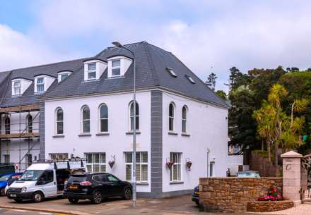 SPACIOUS 2 BED + PARKING, Leighton Court, St Aubin`s Inner Rd