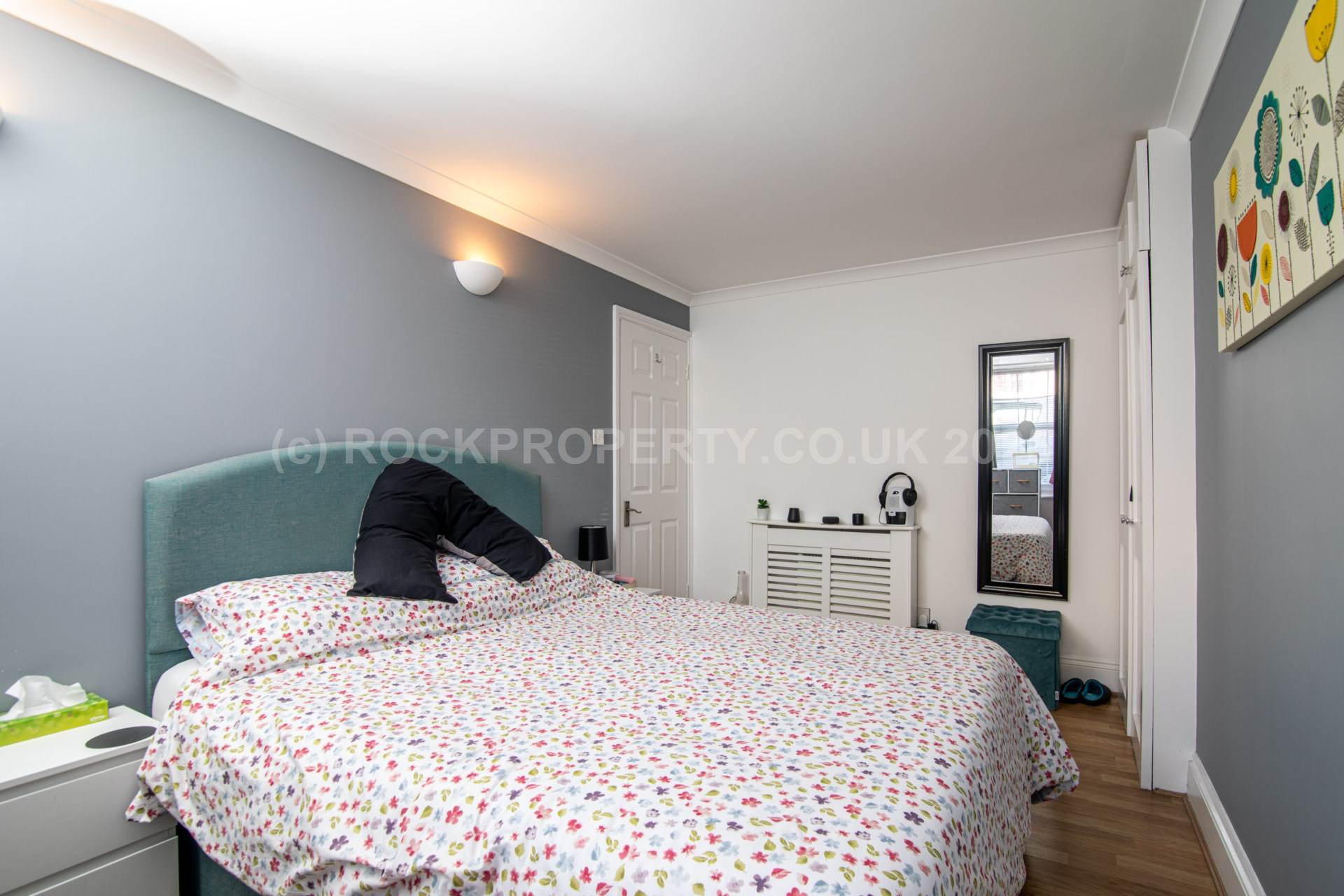 SPACIOUS 2 DOUBLE BEDS, Town Outskirts, Image 11