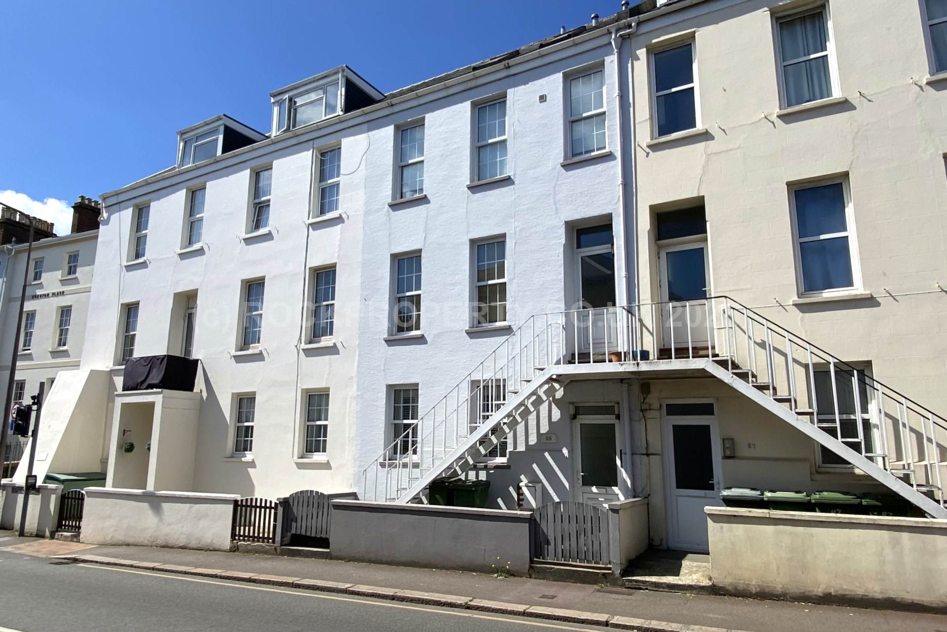 LARGE 1 BED + PARKING, Rouge Bouillon, St Helier, Image 1