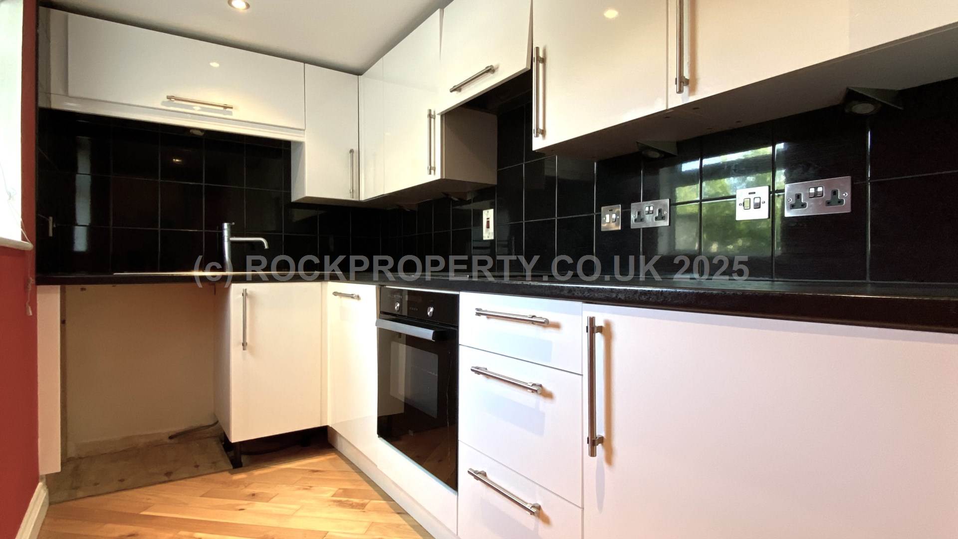 LARGE 1 BED + PARKING, Rouge Bouillon, St Helier, Image 14