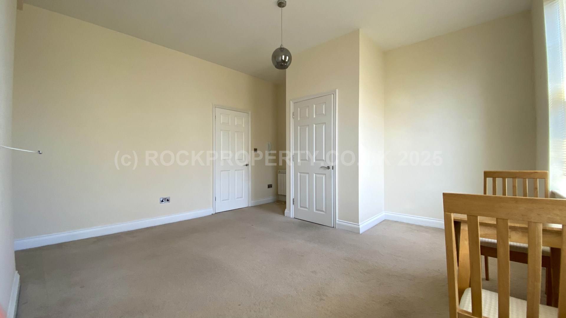 LARGE 1 BED + PARKING, Rouge Bouillon, St Helier, Image 4