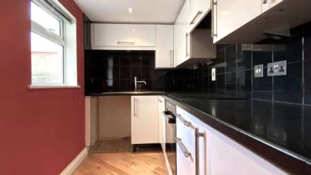 LARGE 1 BED + PARKING, Rouge Bouillon, St Helier, Image 13