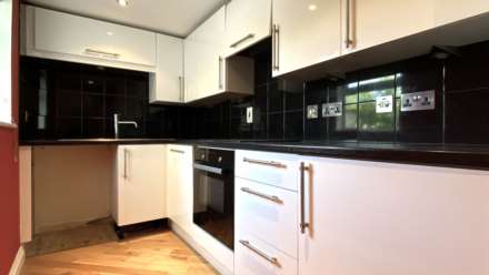 LARGE 1 BED + PARKING, Rouge Bouillon, St Helier, Image 14