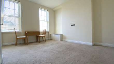 LARGE 1 BED + PARKING, Rouge Bouillon, St Helier, Image 2