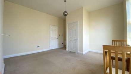 LARGE 1 BED + PARKING, Rouge Bouillon, St Helier, Image 4