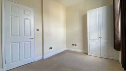 LARGE 1 BED + PARKING, Rouge Bouillon, St Helier, Image 8