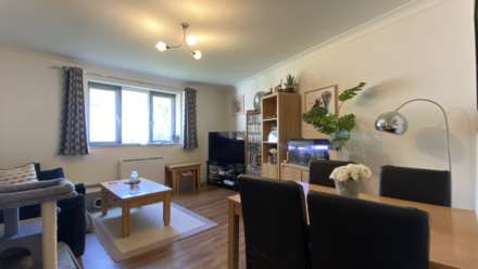 Spacious 1 Bed + Parking, Waverley Crescent, St Saviours Rd, Image 2